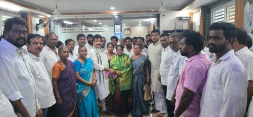 ఎంపీపీగా బాధ్యతలు స్వీకరించిన వైఎస్ఆర్సీపీ నాయకులు శ్రీ మొల్లేటి శంకర్ గారి మాతృమూర్తి శ్రీమతి మొల్లేటి కృష్ణవేణి ,,