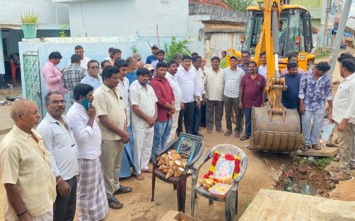 రూ.50 లక్షలతో కొక్కిరాపల్లిలో సీసీ డ్రైన్ల నిర్మాణ పనులకు శ్రీకారం..!!