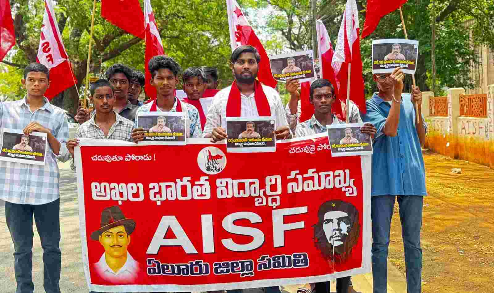నీట్ పరీక్షా లీకేజ్ కు బాధ్యత వహిస్తూ కేంద్ర విద్యా శాఖ మంత్రి రాజీనామా చేయాలి.ఏఐఎస్ఎఫ్,
