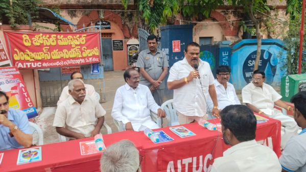 ఏలూరు నగరపాలక సిబ్బంది సమస్యల పరిష్కారానికి కృషి చేస్తా: ఎమ్మెల్యే బడేటి చంటి