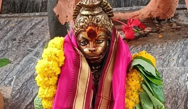 ఏటికొప్పాక వీరాంజనేయ ఆలయంలో చిన్న విగ్రహ ప్రతిష్ఠ ఘనంగా....!
