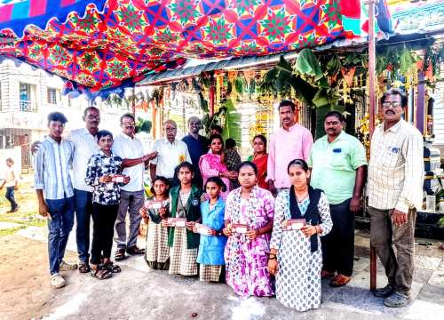 ఆర్థికంగా వెనుకబడిన పేద విద్యార్థులకు తన వంతు సాయం..!!  శ్రీ అభయాంజనేయ స్వయం సంక్షేమ సేవా సంఘం