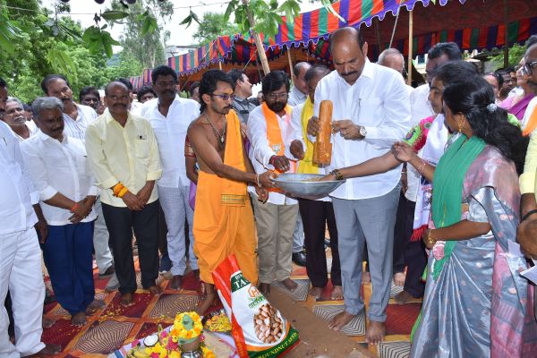 ఆగిరిపల్లి గ్రామంలో రూ 51 లక్షలతో అభివృద్ధి పనులకు శ్రీకారం..