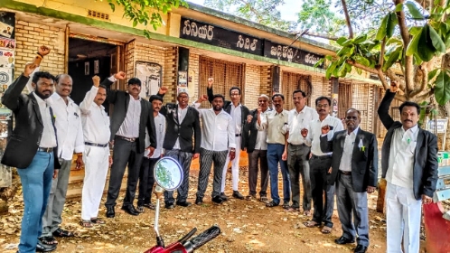 యలమంచిలిలో న్యాయవాదులు విధులు బహిష్కరణ..!!