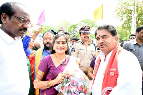 ఏలూరు పర్యటనలో హోం శాఖ మంత్రి వంగలపూడి అనిత..