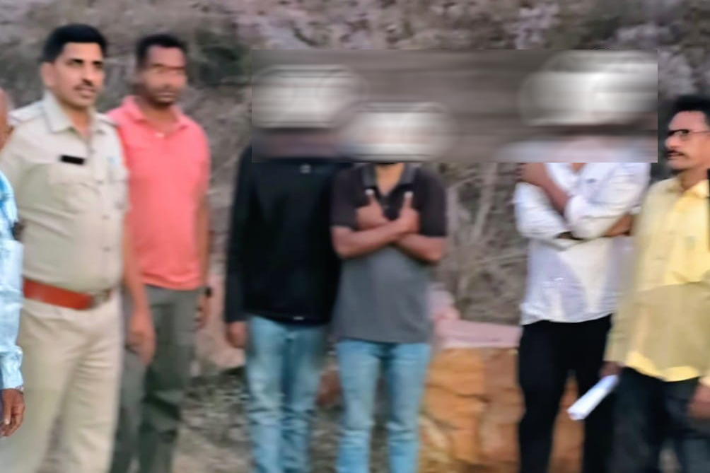 గంజాయి సేవిస్తున్న ముగ్గురు వ్యక్తుల అరెస్ట్ 