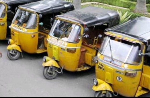 ఆంధ్రా ఆటో డ్రైవర్లకు ఆర్థిక రక్షణ కల్పించాలి: అండ్రాజు రామరాజు