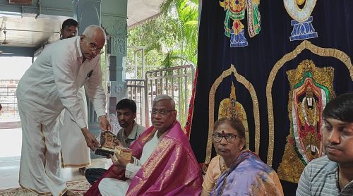 శ్రీవారిని  దర్శించుకున్న ఏపి ప్రెస్ అకాడమీ చైర్మన్ ఆలపాటి సురేష్ కుమార్