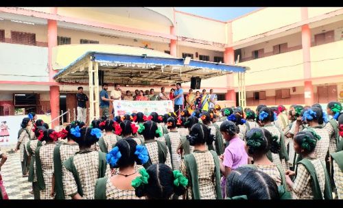 కొక్కిరాపల్లి హాస్టల్‌లో 