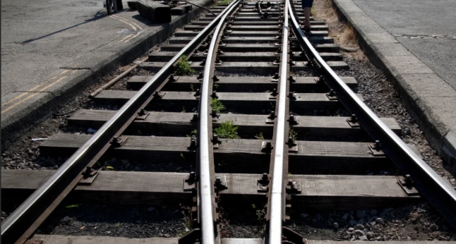 రూ. 15 కోట్లతో వాక రోడ్డు ఆధునీకరణ.. రైల్వే ట్రాక్ అలైన్‌మెంట్‌తో తలెత్తిన సాంకేతిక చిక్కు!