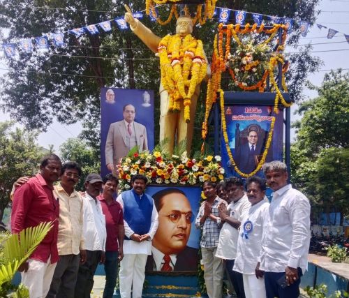 అంబేద్కర్ విగ్రహం వద్ద అసంపూర్తి పనులు: కాంట్రాక్టర్ నిర్లక్ష్యంపై మండిపడ్డ బీఎస్పీ నేత రామచంద్రరావు