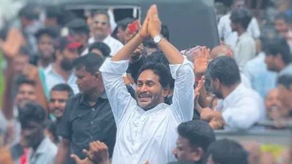 మత్స్యకార కుటుంబాలకు మాజీ సీఎం వైయ‌స్ జగన్ భరోసా , పార్టీ తరఫున ₹49 లక్షల ఆర్థిక సహాయం.. 