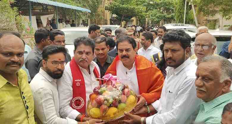 ఏలూరులో మంత్రి నాదెండ్ల మనోహర్ పర్యటన..*