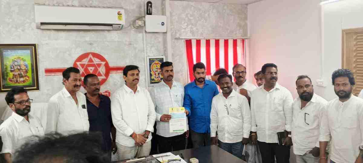 పేదల ఆరోగ్యానికి పెద్దపీట:  అనకాపల్లిలో లబ్ధిదారురాలికి సీఎం సహాయ నిధి చెక్కు పంపిణీ..