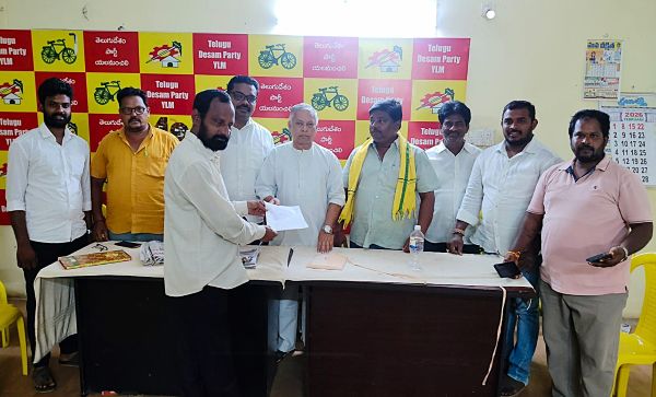 ఎలమంచిలి టీడీపీ కార్యాలయంలో ‘ప్రజా దర్బార్’: ప్రజల సమస్యల పరిష్కారానికి పప్పల చలపతిరావు హామీ