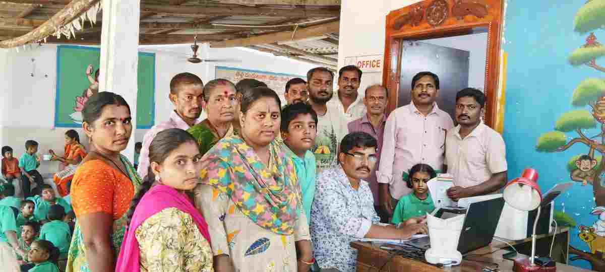 విద్యార్థుల సంక్షేమ పథకాల లబ్ధికి ఆధార్ అప్‌డేట్ తప్పనిసరి..