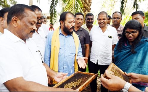 పెదవేగి మండలం విజయరాయి లో కోకో సిటీ ఏర్పాట్లపై క్షేత్రస్థాయిలో భూసేకరణ