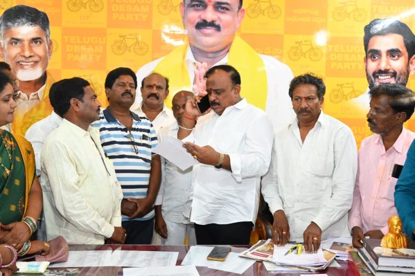 అనకాపల్లిలో విశేష స్పందన నోచుకున్న గోవిందన్న 'ప్రజా దర్బార్'