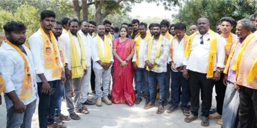 నక్కపల్లి టీడీపీలోకి 60 మంది వైఎస్సార్‌సీపీ నేతలు..