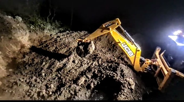 యం జగన్నాధపురం కలెక్టర్ దత్తత గ్రామంలోనే అక్రమ గ్రావెల్ దందా 