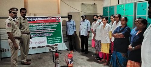 జాతీయ అగ్నిమాపక వారోత్సవాలు అనకాపల్లి బెనర్జీ ఆసుపత్రిలో ఫైర్ & సేఫ్టీపై అవగాహన సదస్సు, 