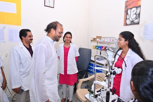 ఎమ్మెల్యే కొణతాల రామకృష్ణ ఆకస్మిక తనిఖీ - ఆసుపత్రి  రోగుల సేవలపై సమీక్ష...