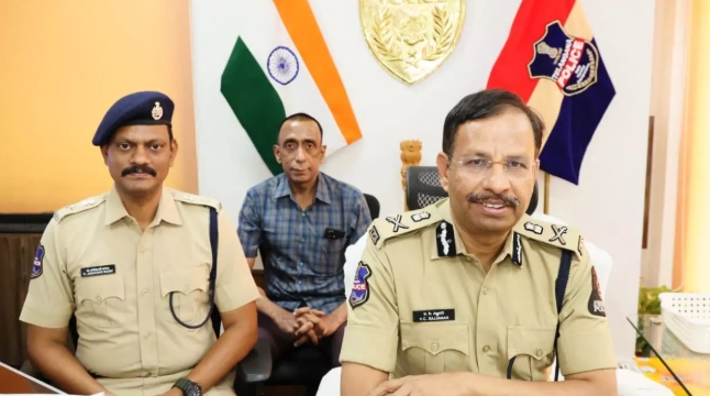 150 కోట్ల నకిలీ ఖాతాల రాకెట్ గుట్టురట్టు: 52 మంది అరెస్టు