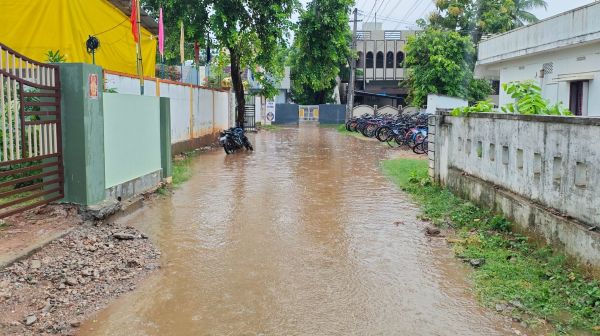 తులసి నగర్ రహదారికి,డ్రైనేజీ మోక్షం ఎప్పుడో..? చెరువులా మారిన రోడ్డు.. పట్టించుకోని అధికారులు!