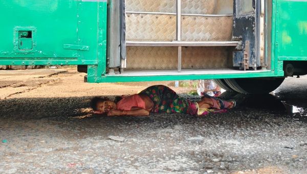 రోడ్డు ప్రమాదంలో మహిళ దుర్మరణం: అనకాపల్లి ఆర్టీసీ కాంప్లెక్స్ దగ్గర విషాదం..