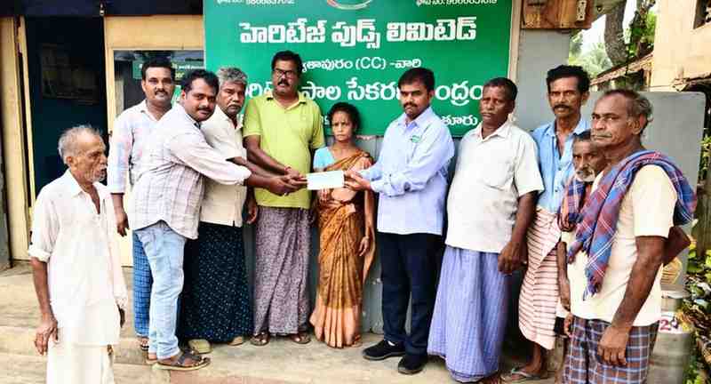 హెరిటేజ్ ఫుడ్స్ పాడి రైతు కుటుంబానికి రూ.50 వేల ఆర్థిక సహాయం..!!