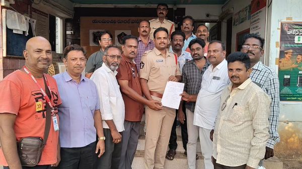 పాత్రికేయుని హత్యకు నిరసనగా యలమంచిలిలో విలేకరుల భారీ ర్యాలీ..