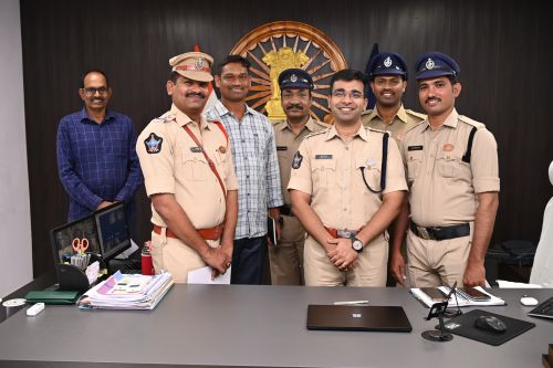 అనకాపల్లి జిల్లా పోలీస్ అధికారులకు 14 మందికి డి.జి.పి. కమండేషన్ డిస్క్ అవార్డులు