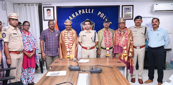 పోలీసు శాఖలో సుదీర్ఘ సేవలు అందించి పదవీ విరమణ పొందిన అధికారులకు ఘన వీడ్కోలు