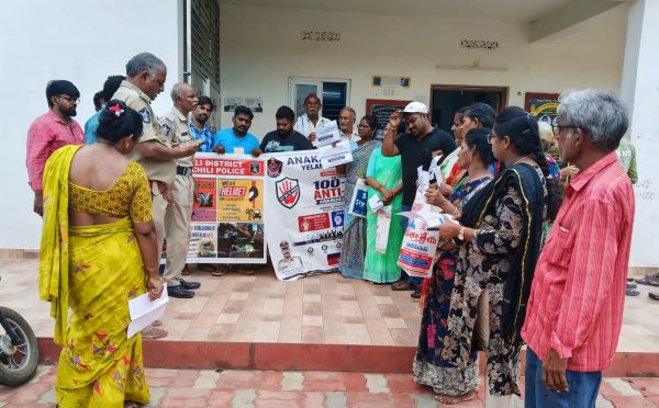 ఏటికొప్పాకలో డ్రంక్ అండ్ డ్రైవ్, గంజాయిపై పోలీసుల అవగాహన...!