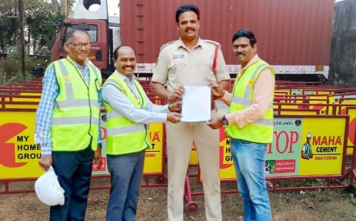 హైవేపై ప్రమాదాల నివారణకు మైహోమ్ ఇండస్ట్రీస్ చేయూత: 25 రోడ్ స్టాపర్ల అందజేత