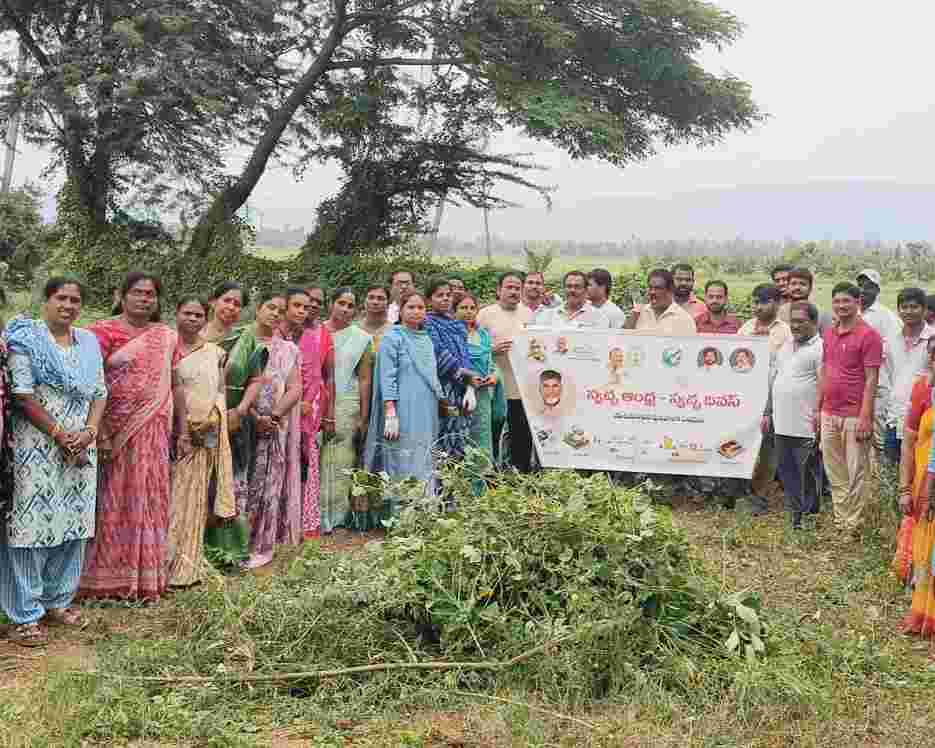 ఎలమంచిలిలో  స్వచ్ఛ్ ఆంధ్ర–స్వర్ణాంధ్ర..!